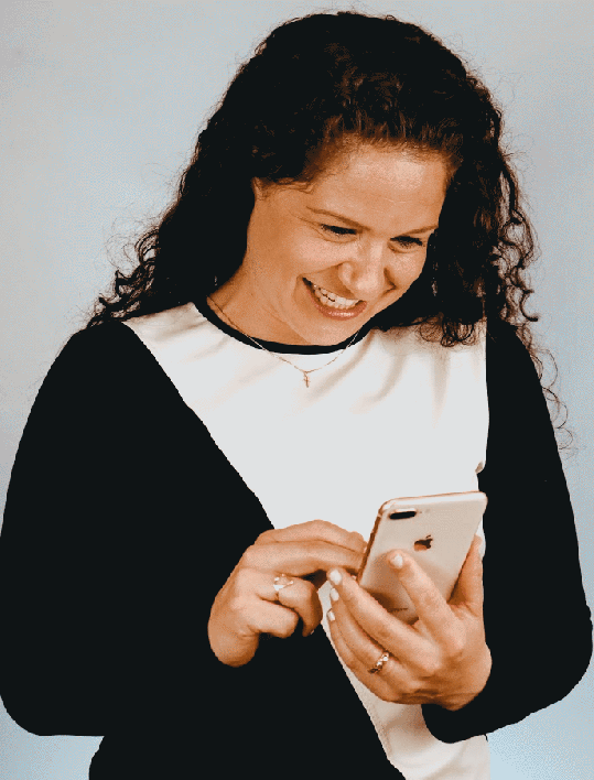 Andy usando whatsapp no iphone 8 plus